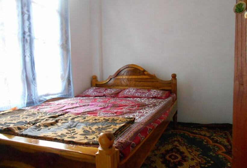 פנסיון Sushi Guest