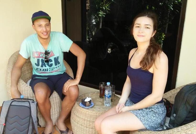 פנסיון The Arya Guest House