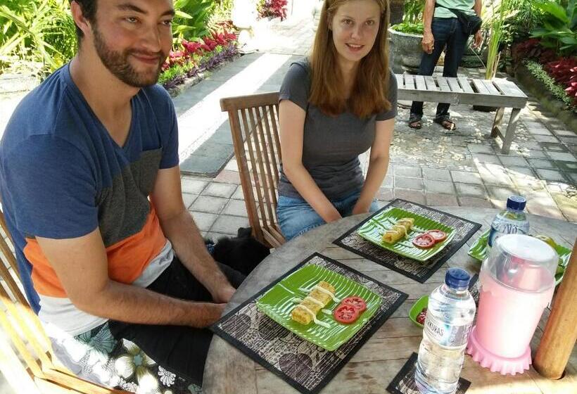 פנסיון The Arya Guest House