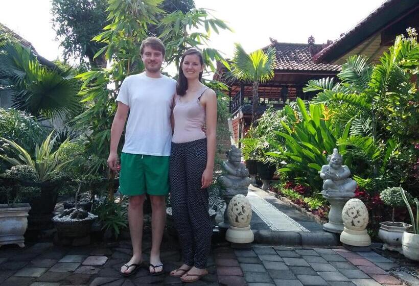 פנסיון The Arya Guest House