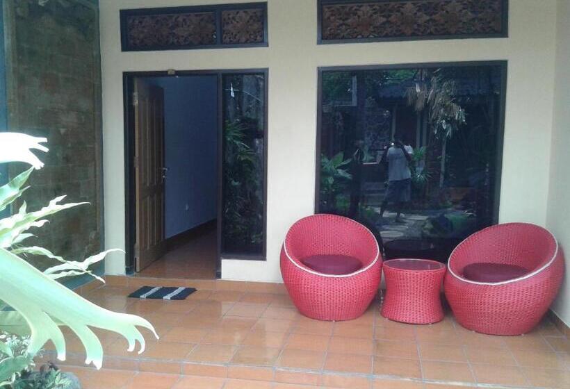 פנסיון The Arya Guest House