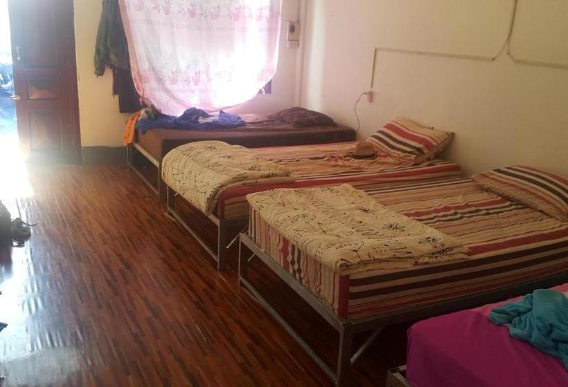 Пансион Yummy Bagpackers Hostel