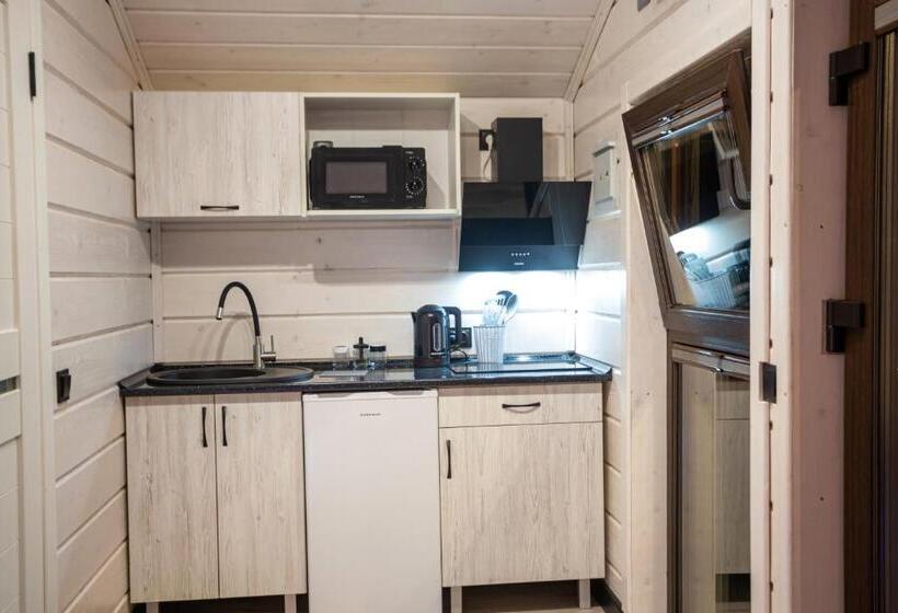 호스텔 Lisoviy Zatyshok, Z Vidkrutum Litnim Baseynom