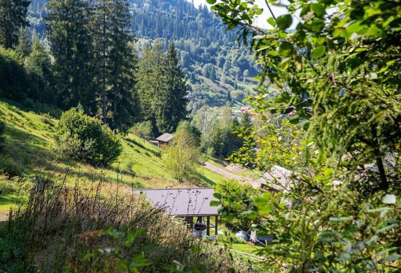 호스텔 Lisoviy Zatyshok, Z Vidkrutum Litnim Baseynom