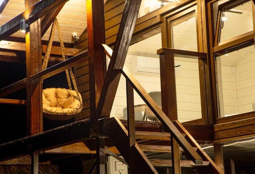 호스텔 Lisoviy Zatyshok, Z Vidkrutum Litnim Baseynom