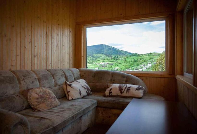 호스텔 Lisoviy Zatyshok, Z Vidkrutum Litnim Baseynom