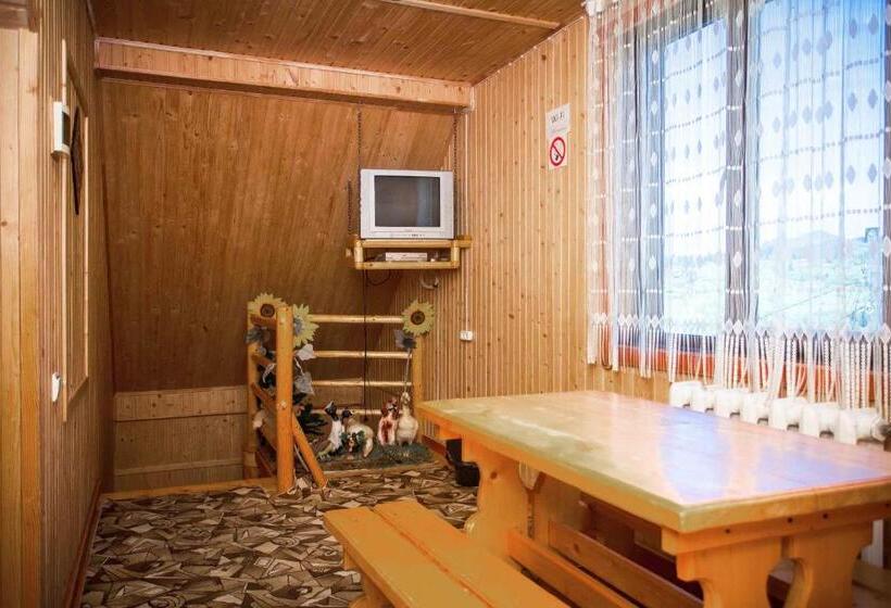 호스텔 Lisoviy Zatyshok, Z Vidkrutum Litnim Baseynom