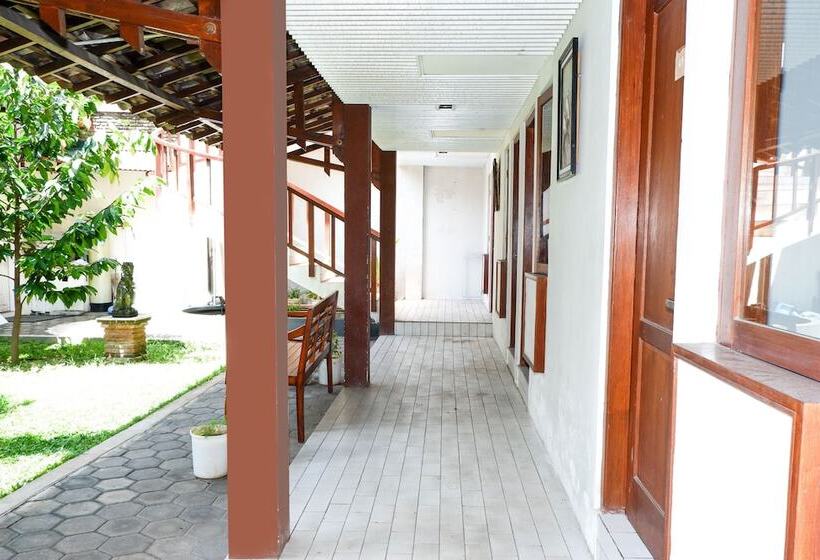 ホテル Oyo 422 Achterhuis Residence