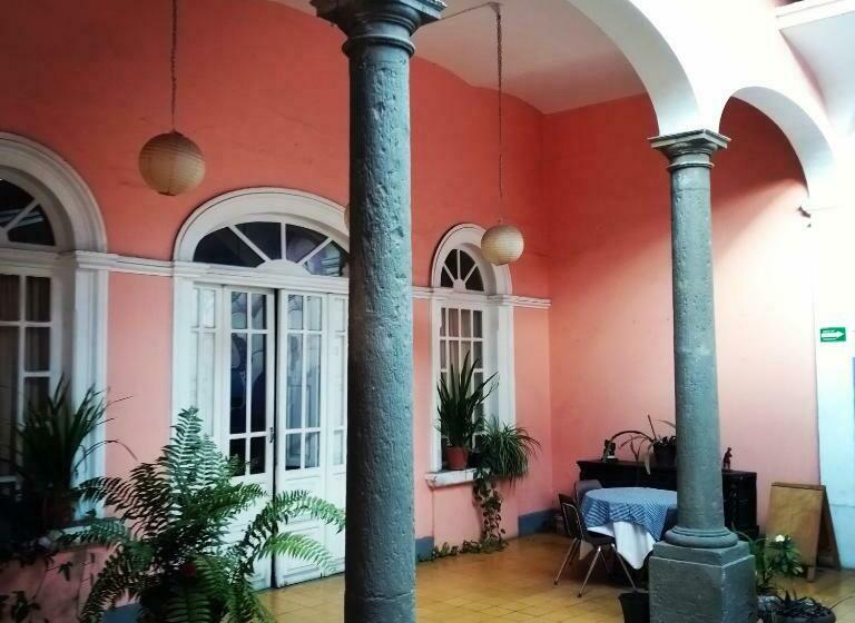 پانسیون Maska Mansion