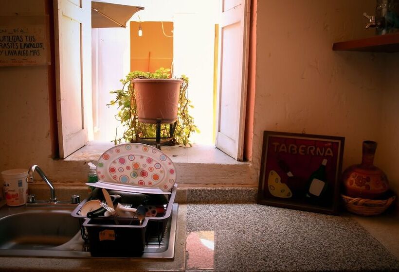 پانسیون Maska Mansion