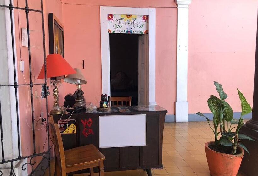 پانسیون Maska Mansion