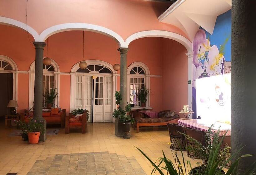 پانسیون Maska Mansion