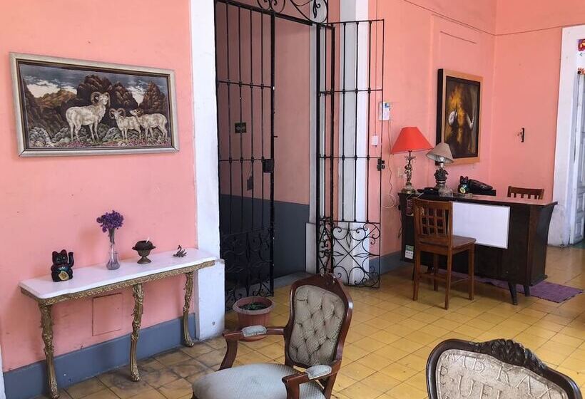 پانسیون Maska Mansion