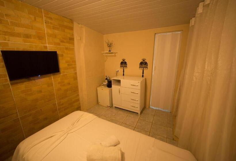 פנסיון Nova Pousada Golfinho