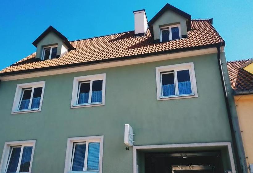 پانسیون Pod Vinicí