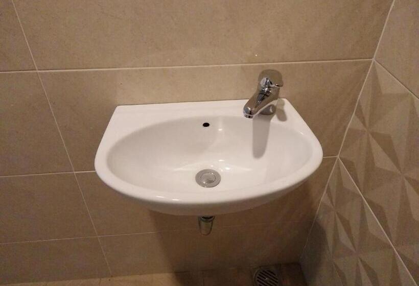 膳宿费 Reddoorz Near Gajah Mada Street Semarang