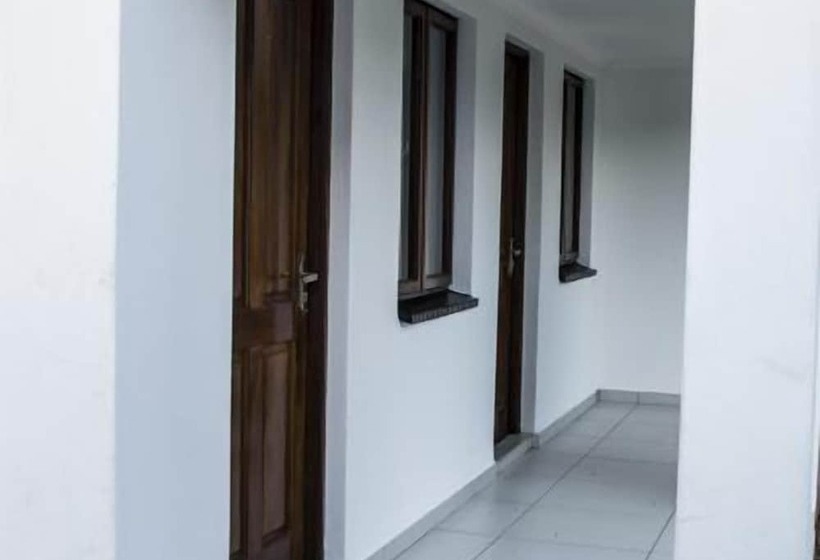 פנסיון The Royal Guest House