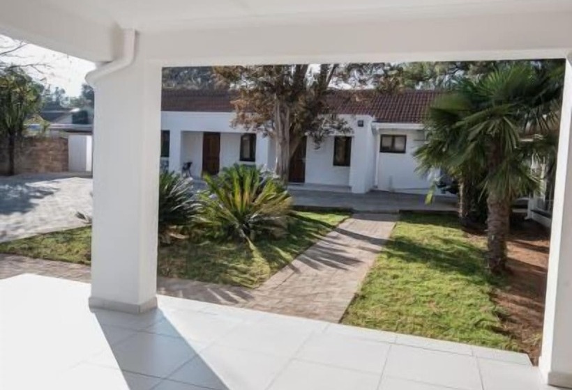 פנסיון The Royal Guest House