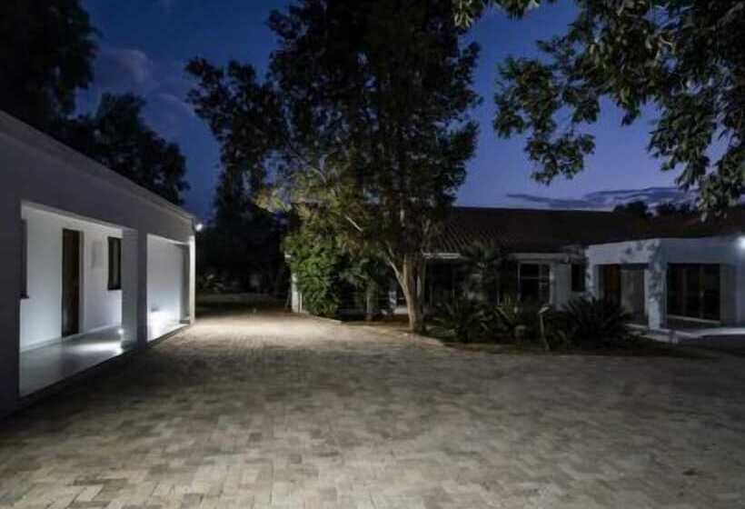 פנסיון The Royal Guest House