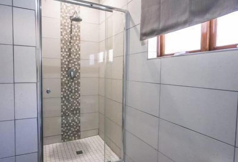 פנסיון The Royal Guest House