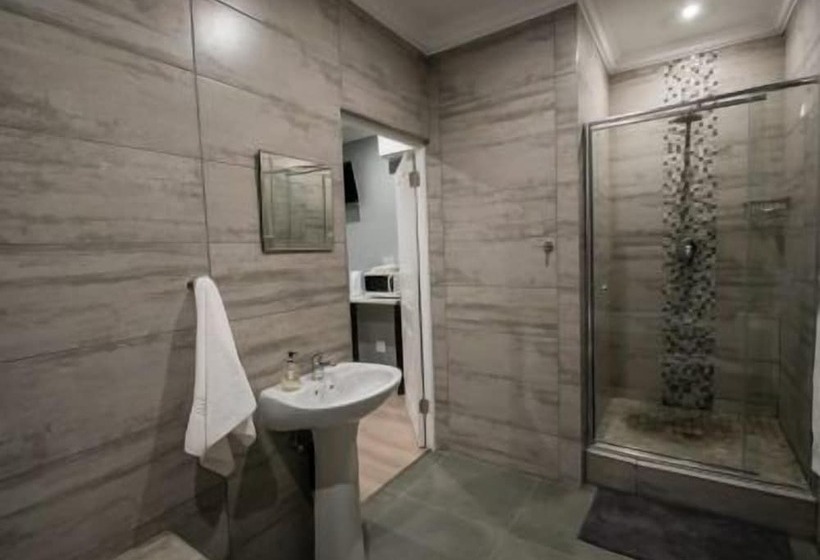 פנסיון The Royal Guest House