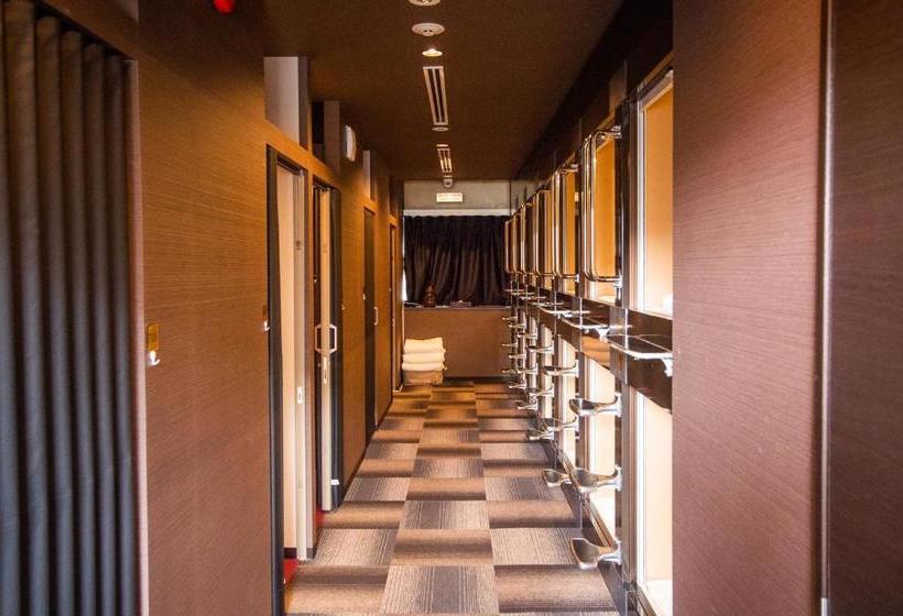 מלון כמוסות Capusule Hotel Hakodate