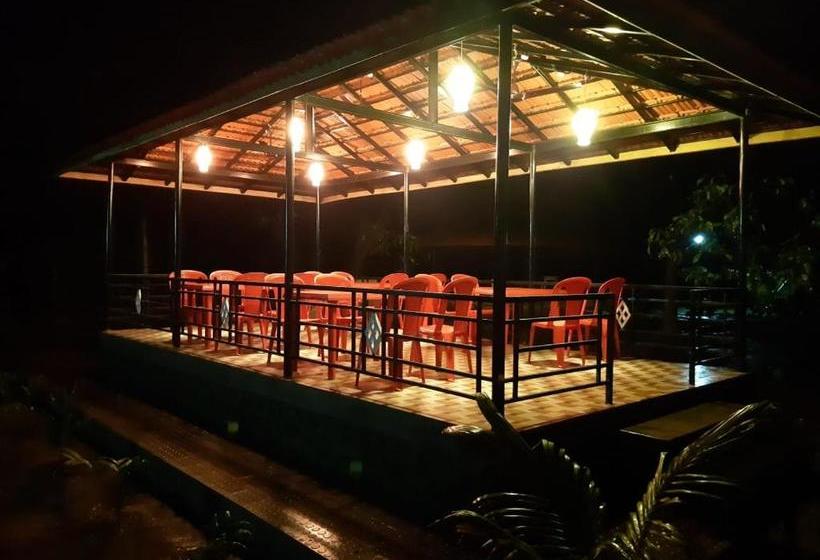 בית מלון כפרי Red Roof Farmhouse