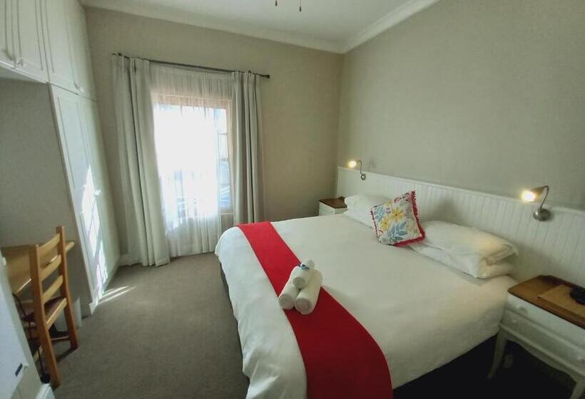 پانسیون 137 High Street Guest House