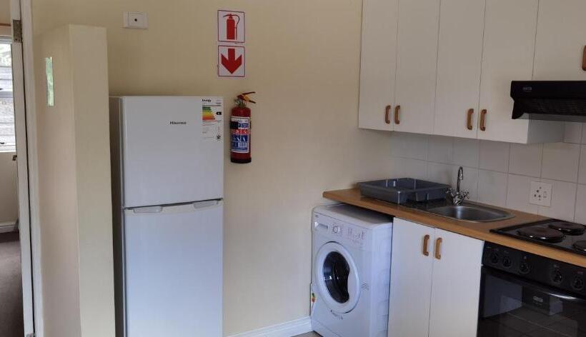 پانسیون 137 High Street Guest House