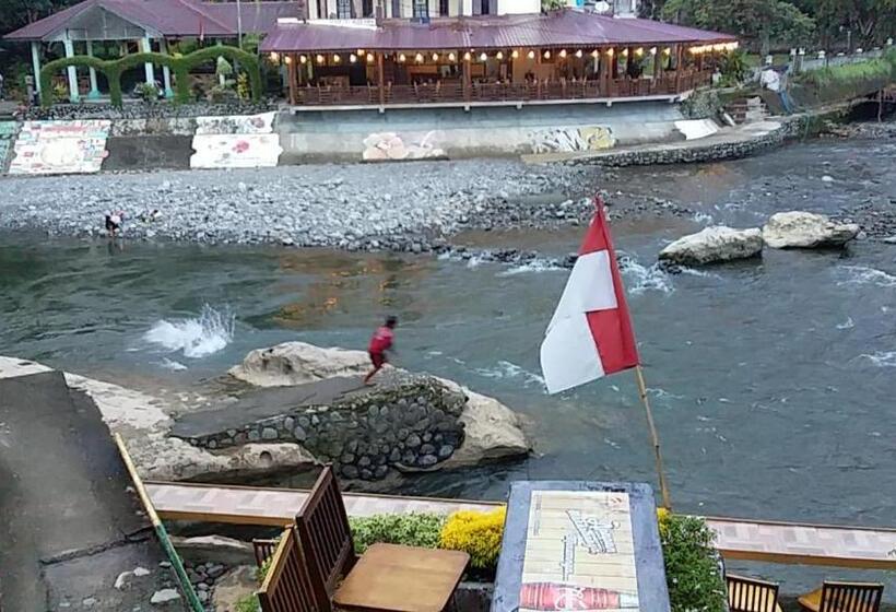 پانسیون Fun Family Guest House N Jungle Tour