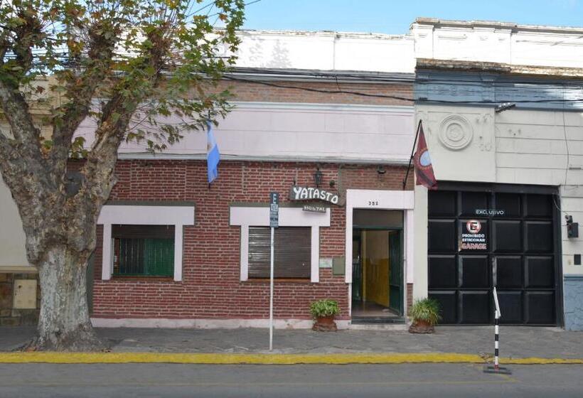 پانسیون Hostal Yatasto