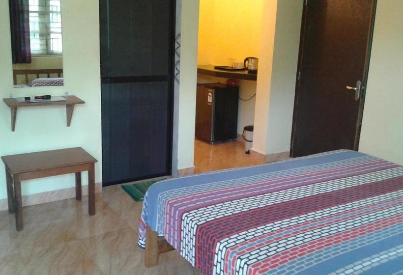 פנסיון Lobo S Guesthouse