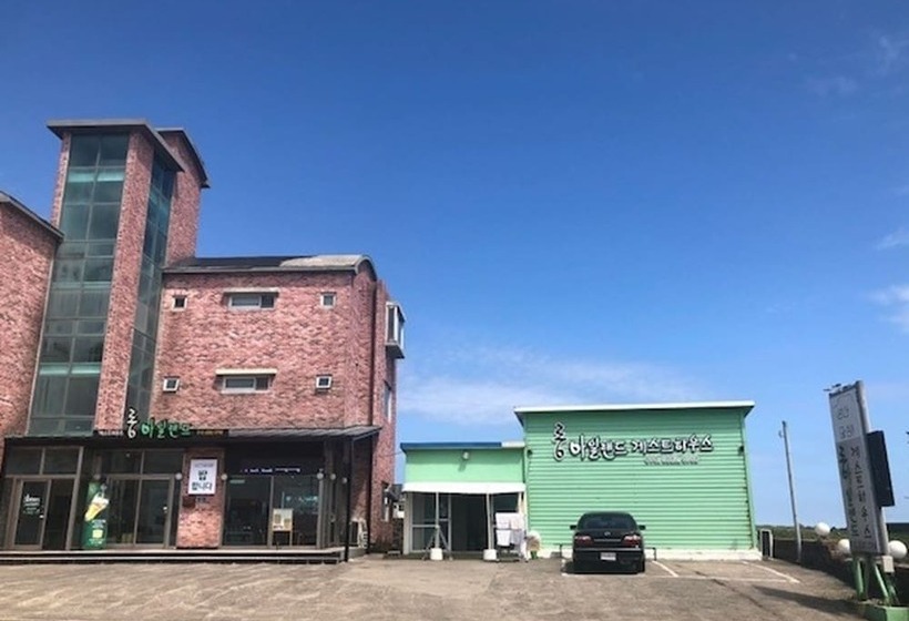 Pensió Long Island Guesthouse   Hostel