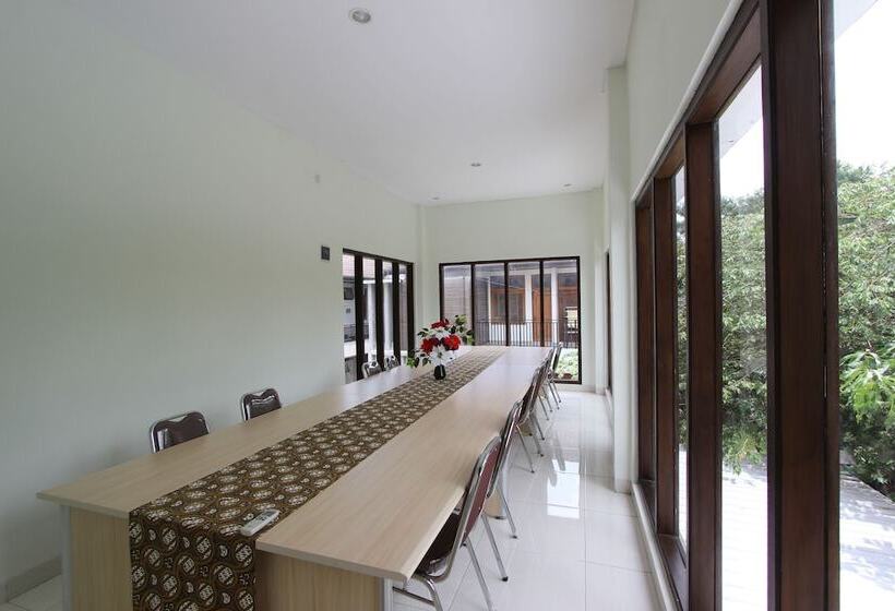 膳宿费 Reddoorz @ Turangga Sari