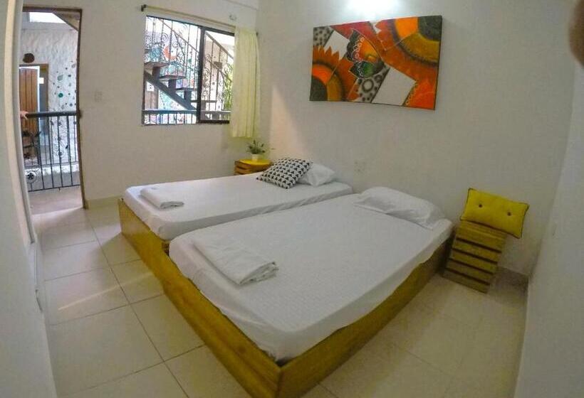 ペンション Rokadura Hostel