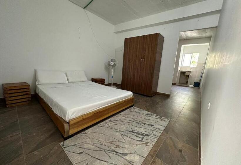 ペンション Rokadura Hostel