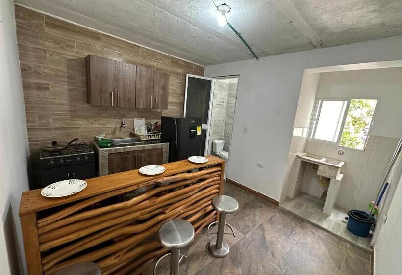 ペンション Rokadura Hostel