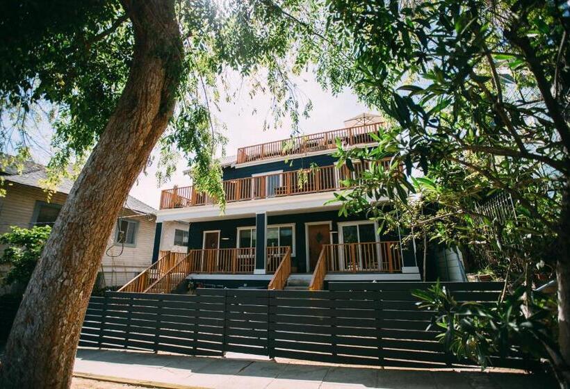 فندق صغير Noon On Sunset Hill