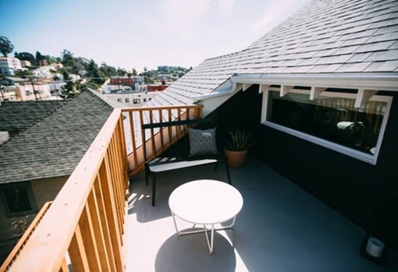 ユースホステル Noon On Sunset Hill