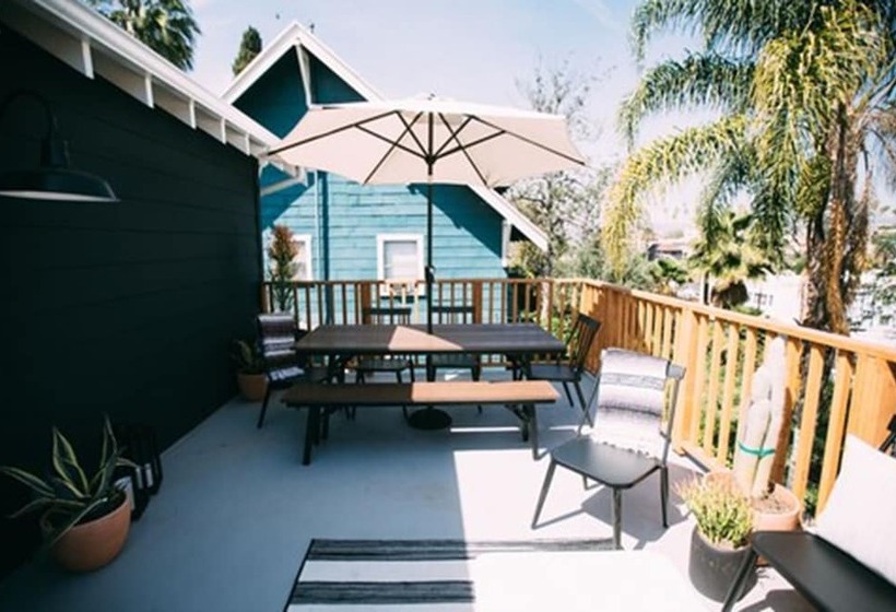 ユースホステル Noon On Sunset Hill