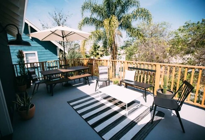 ユースホステル Noon On Sunset Hill