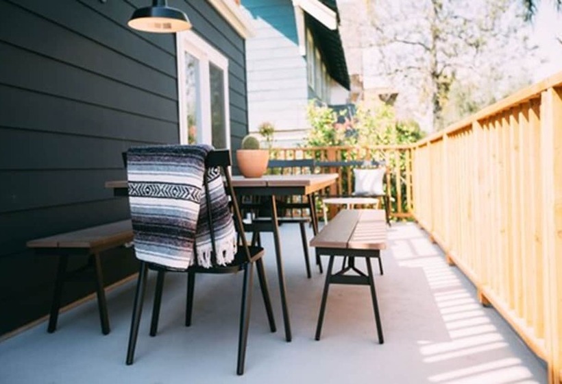 ユースホステル Noon On Sunset Hill