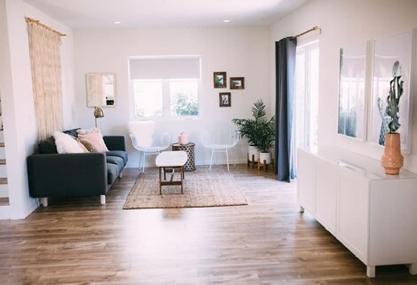 ユースホステル Noon On Sunset Hill