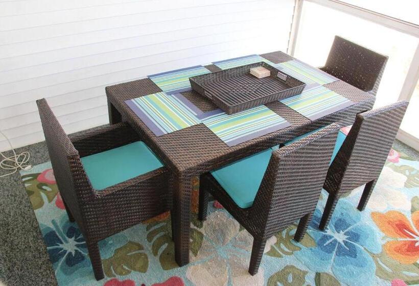 Lake Ozarks Get Away Topsider