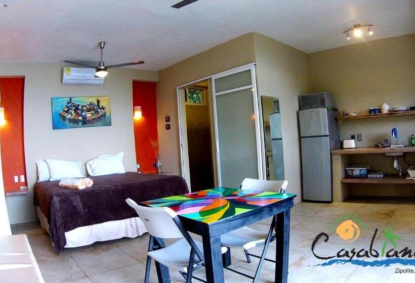 פנסיון Casablanca Guest House   Adults Only   Starlink Internet!