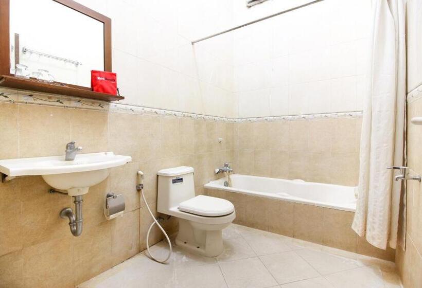 펜션 Reddoorz Plus @ Tegal Panggung