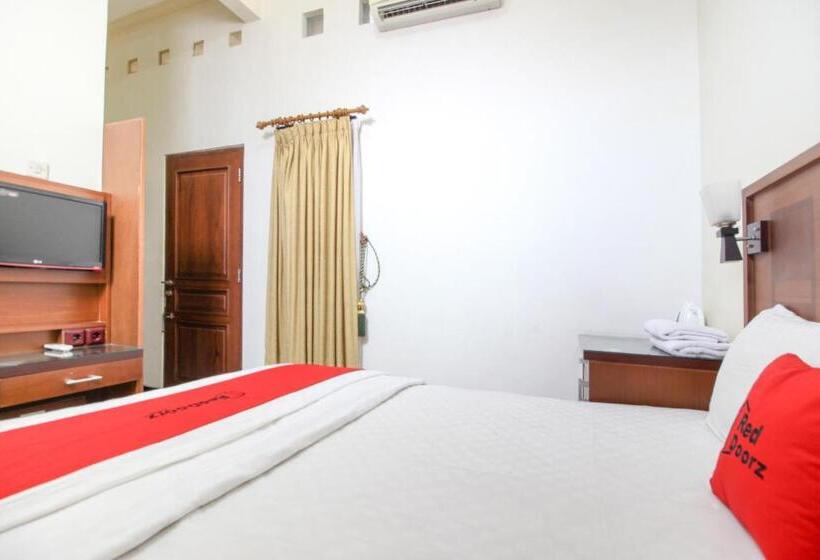 펜션 Reddoorz Plus @ Tegal Panggung