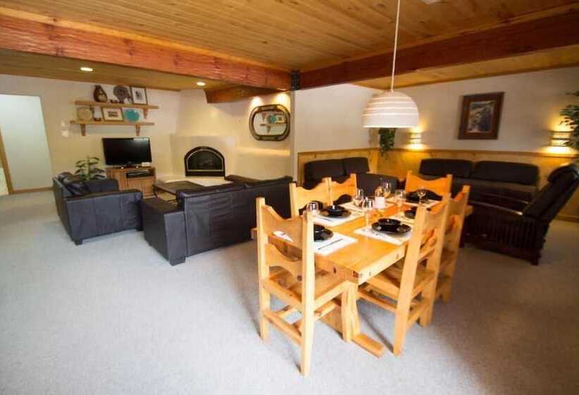 Sitzmark Sports Lodge