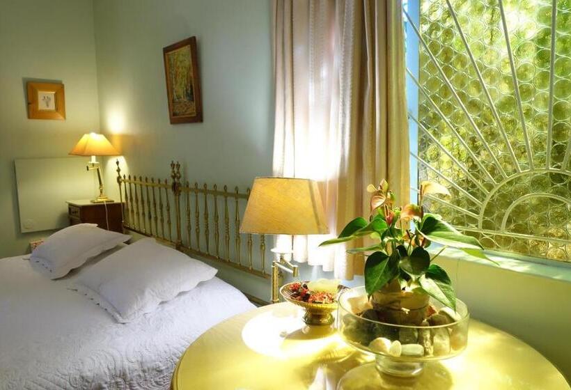 פנסיון A La Fugue