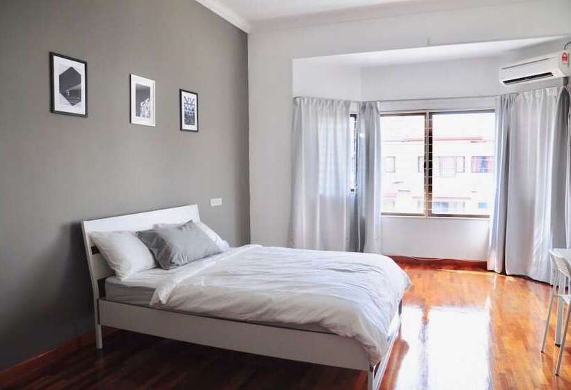 پانسیون Grayhaus Guest House